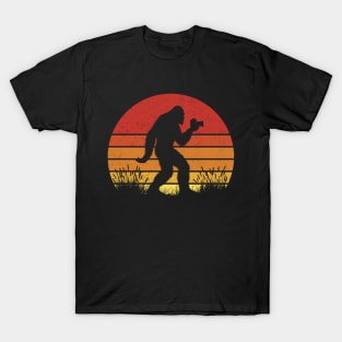 Bigfoot Taking Pictures Vintage Sunset Photographer T-Shirt